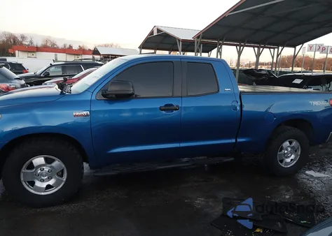 2010 Toyota Tundra Grade 5.7L V8 z USA, uszkodzony, nr VIN 5TFUW5F12AX124938